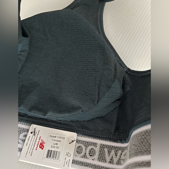 New Balance Medium Impact Secure Fit & Feel Stretch Seamless Sports Bra - Picture 9 of 9